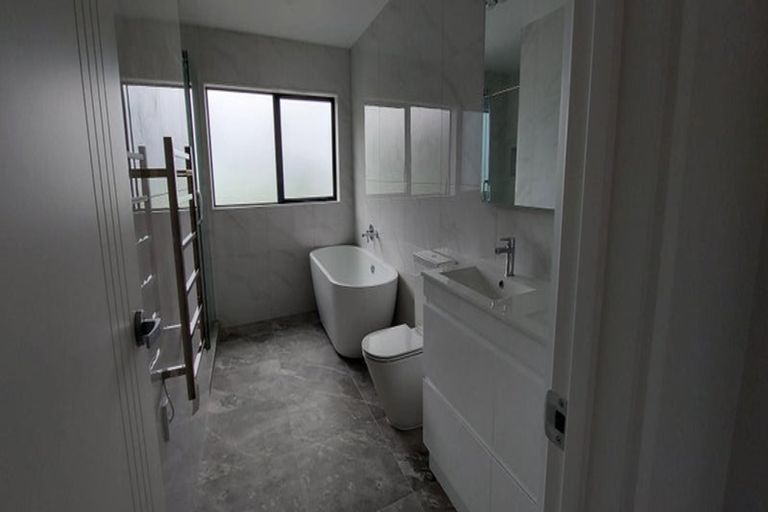 Photo of property in 708b Te Atatu Road, Te Atatu Peninsula, Auckland, 0610