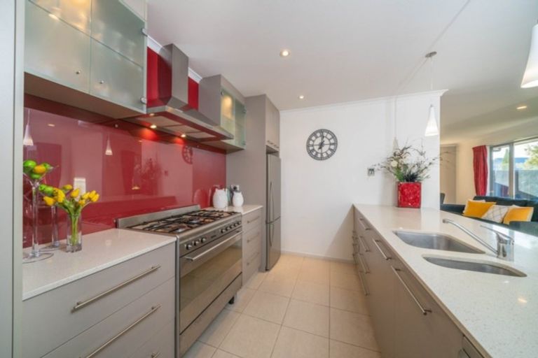 Photo of property in 4 Tatahi Street, Parklands, Christchurch, 8083