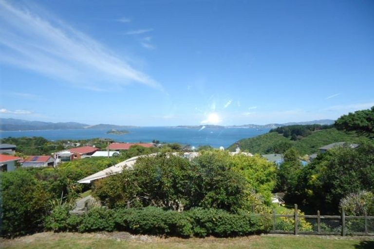 Photo of property in 5 Titiro Moana Road, Korokoro, Lower Hutt, 5012