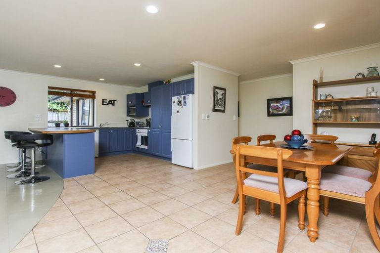 Photo of property in 35 Riverstone Road, Te Atatu Peninsula, Auckland, 0610