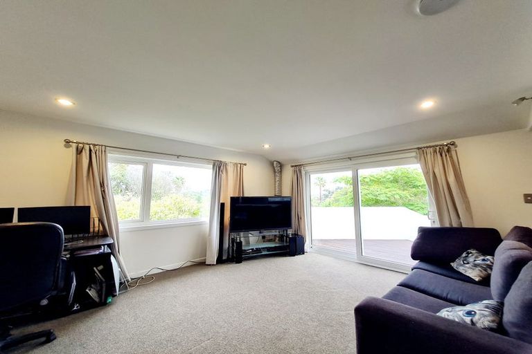Photo of property in 31 Mandeville Place, Unsworth Heights, Auckland, 0632