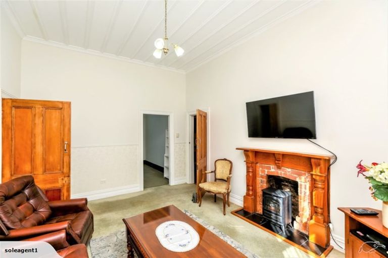 Photo of property in 8 Cutfield Road, New Plymouth, 4310