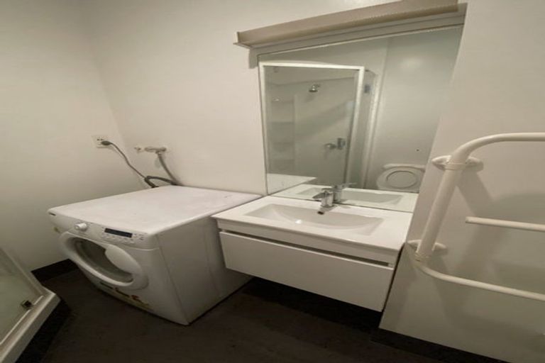 Photo of property in Terrace Tower Apartments, 11e/126 The Terrace, Wellington Central, Wellington, 6011