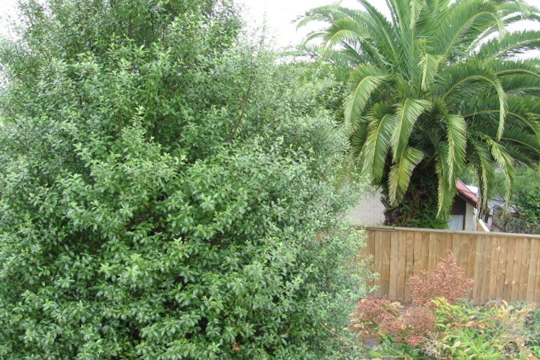 Photo of property in 1/404 Glenfield Road, Glenfield, Auckland, 0629