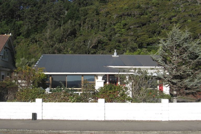 Photo of property in 49 Marine Parade, Eastbourne, Lower Hutt, 5013