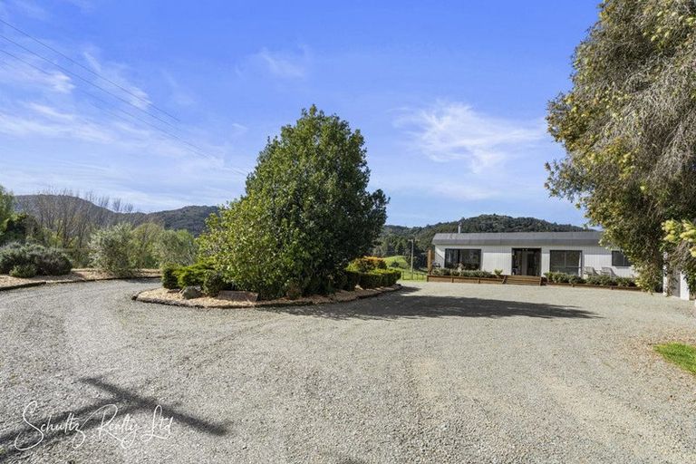 Photo of property in 316 Mountain Road, Maungaturoto, 0587