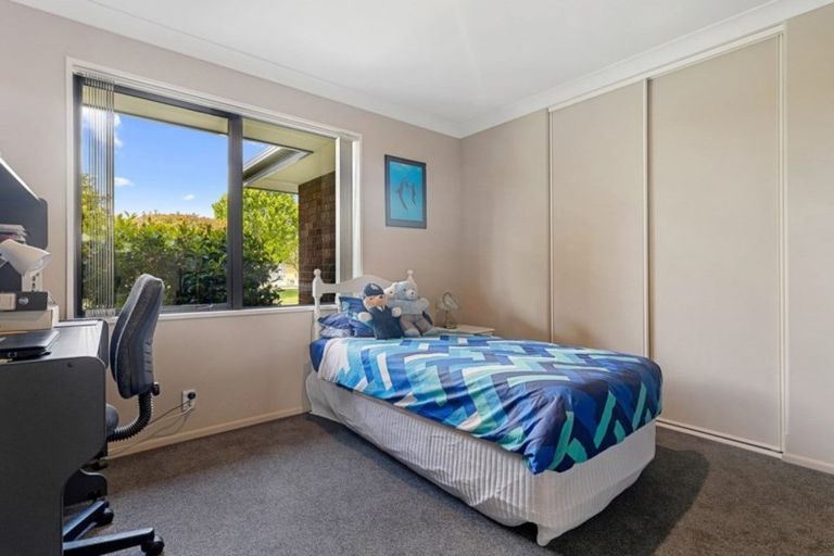 Photo of property in 17 Calvandra Grove, Rangiora, 7400