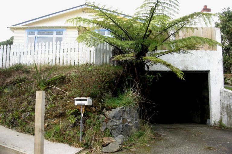 Photo of property in 7 Donald Crescent, Karori, Wellington, 6012