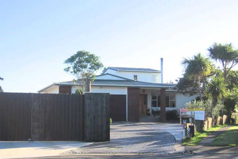 Photo of property in 27 Silverbirch Grove, Churton Park, Wellington, 6037