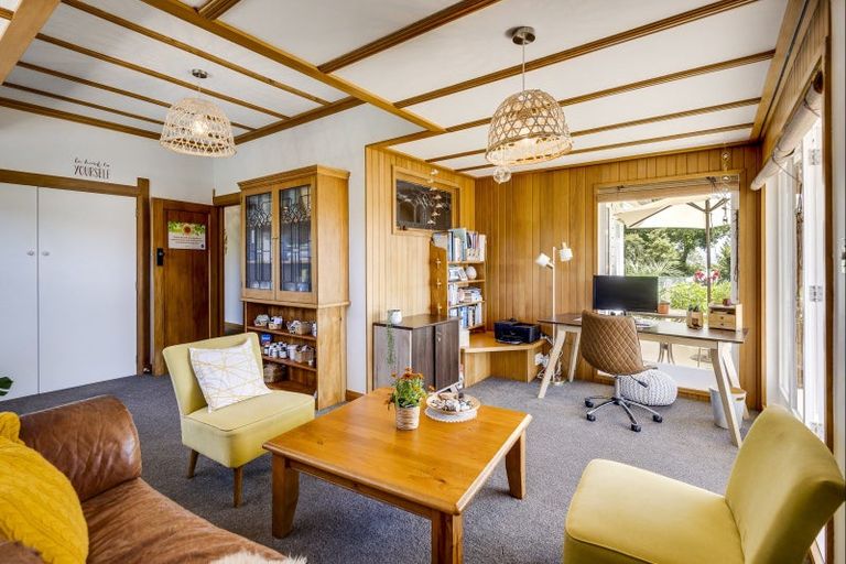 Photo of property in 1 Lambton Road, Hospital Hill, Napier, 4110