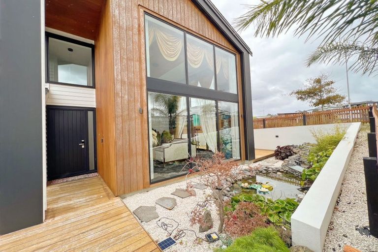 Photo of property in 2 Luff Place, Long Bay, Auckland, 0630