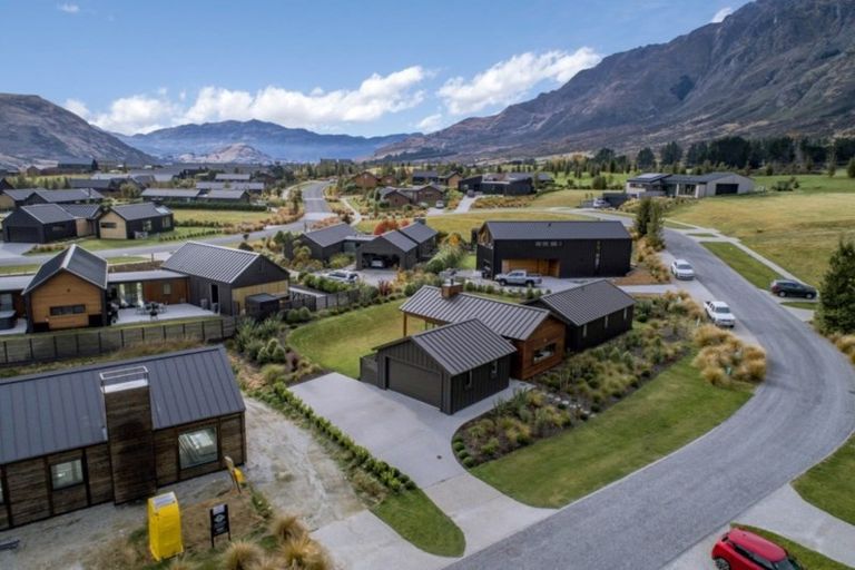 Photo of property in 6 Pendeen Crescent, Jacks Point, Queenstown, 9371