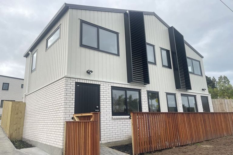 Photo of property in 1/15 Toru Street, Te Atatu Peninsula, Auckland, 0610