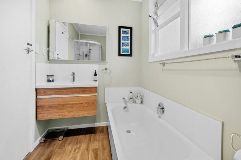 Photo of property in 25 Alastair Avenue, Owhata, Rotorua, 3010