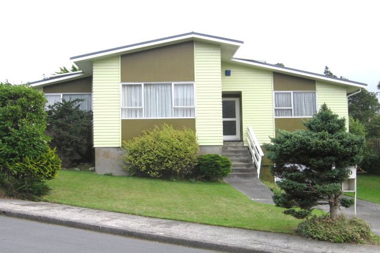 Photo of property in 10 Bloomsbury Grove, Newlands, Wellington, 6037