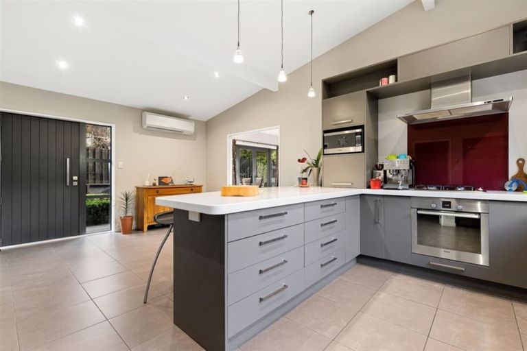 Photo of property in 77 Landsdowne Terrace, Cashmere, Christchurch, 8022