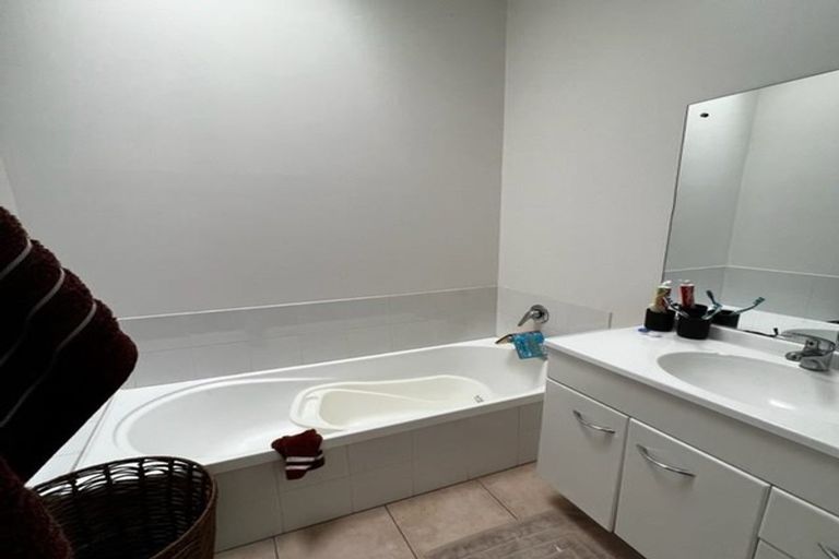 Photo of property in 2/1-5 Gleanor Avenue, Oteha, Auckland, 0632