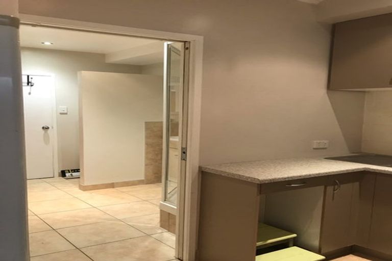 Photo of property in 2/22 School Road, Te Atatu South, Auckland, 0610