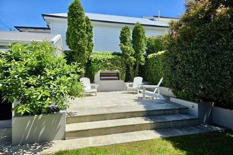 Photo of property in 33 Church Street, Devonport, Auckland, 0624