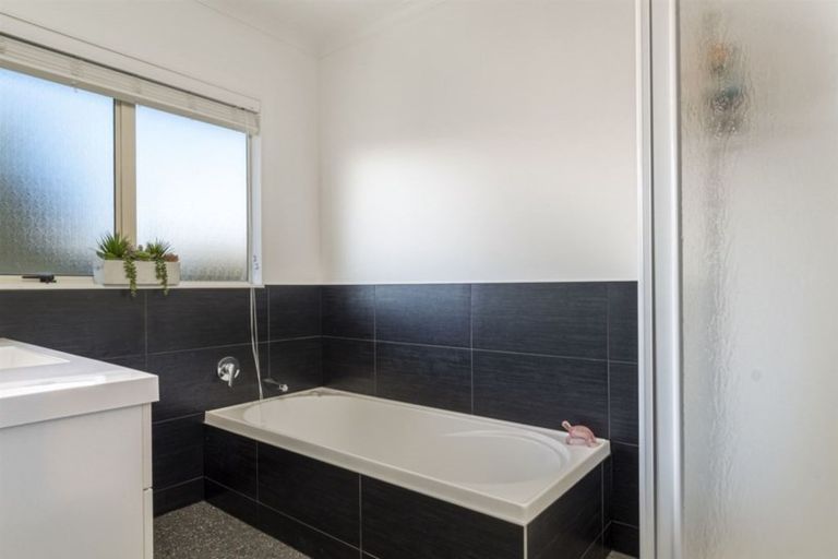 Photo of property in 118 Dalton Drive, Papamoa Beach, Papamoa, 3118