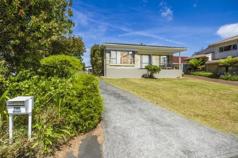 Photo of property in 746 East Coast Road, Pinehill, Auckland, 0630