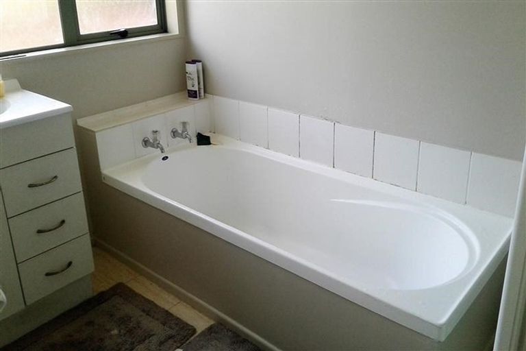 Photo of property in 8 Josie Lane, Manurewa, Auckland, 2102