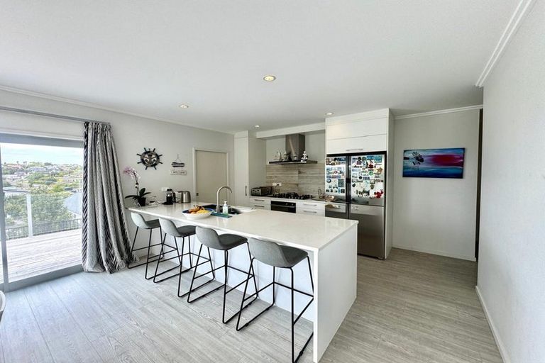 Photo of property in 15 Tuatini Place, Long Bay, Auckland, 0630