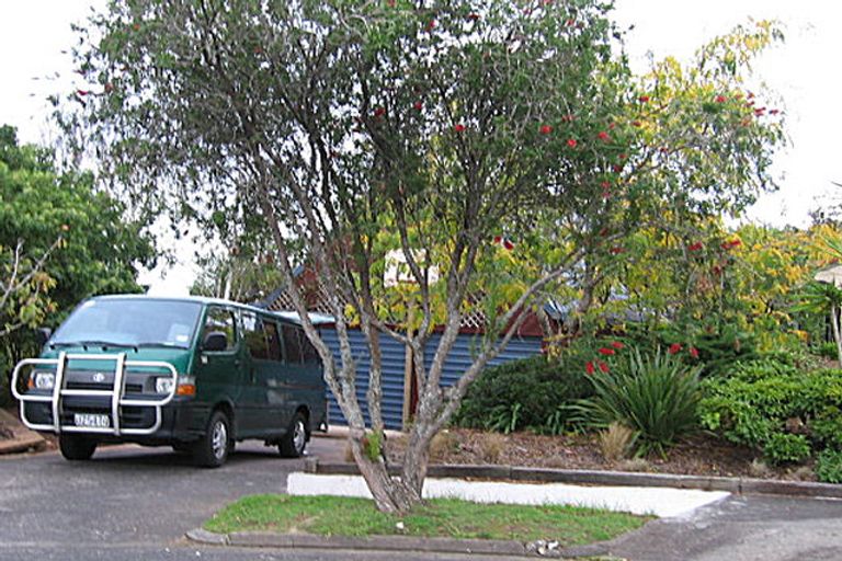 Photo of property in 40 Lastel Place, Shelly Park, Auckland, 2014