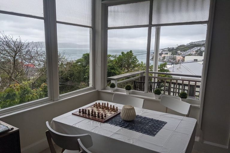Photo of property in 10 Oriental Terrace, Mount Victoria, Wellington, 6011