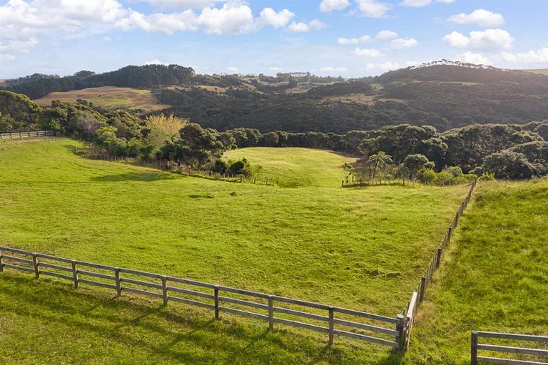 Photo of property in 1223 Old North Road, Helensville, 0875