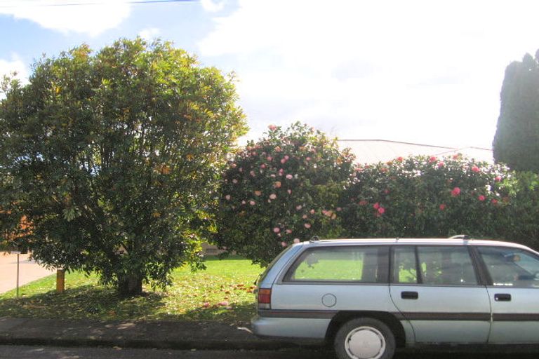 Photo of property in 2/3 Campbell Place, Papakura, 2110