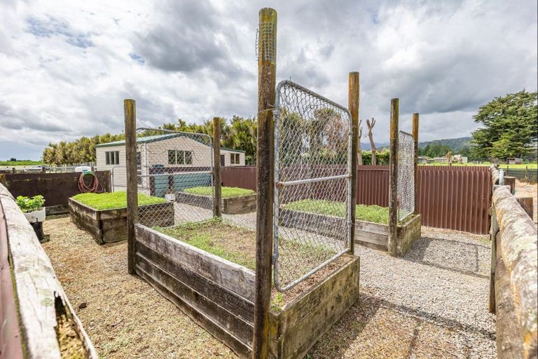 Photo of property in 382 Kimberley Road, Levin, 5571
