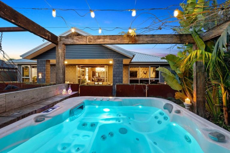 Photo of property in 10 Cooke Farm Grove, Waiwhakaiho, New Plymouth, 4312