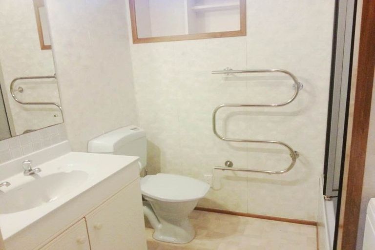 Photo of property in 166 Chelsea View Drive, Chatswood, Auckland, 0626