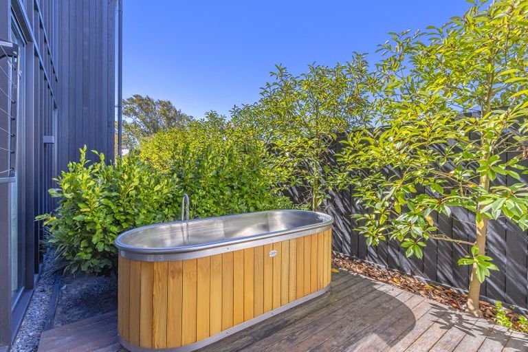 Photo of property in 74 Merivale Lane, Merivale, Christchurch, 8014