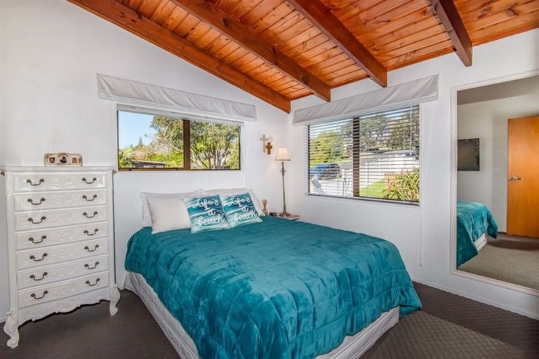 Photo of property in 1/1 Mayfair Crescent, Mairangi Bay, Auckland, 0630