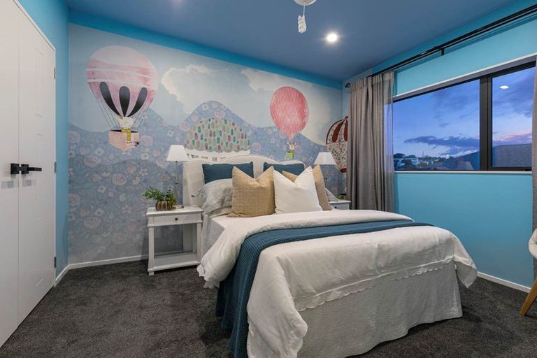 Photo of property in 11 Taraire Place, Orewa, 0931