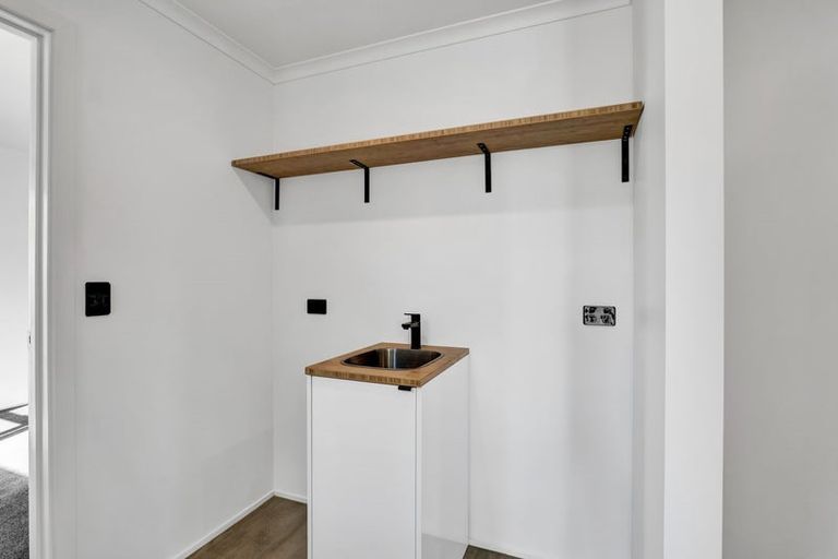 Photo of property in 115 Mangorei Road, Merrilands, New Plymouth, 4312