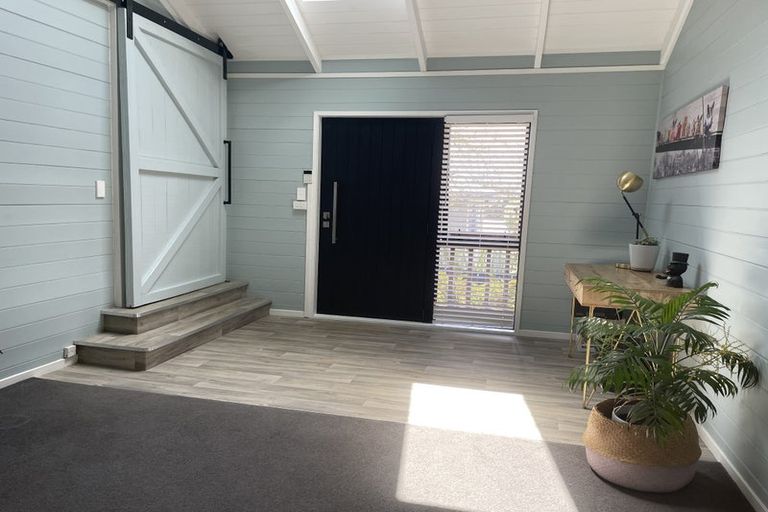 Photo of property in 1/41 Fairmount Road, Titirangi, Auckland, 0604