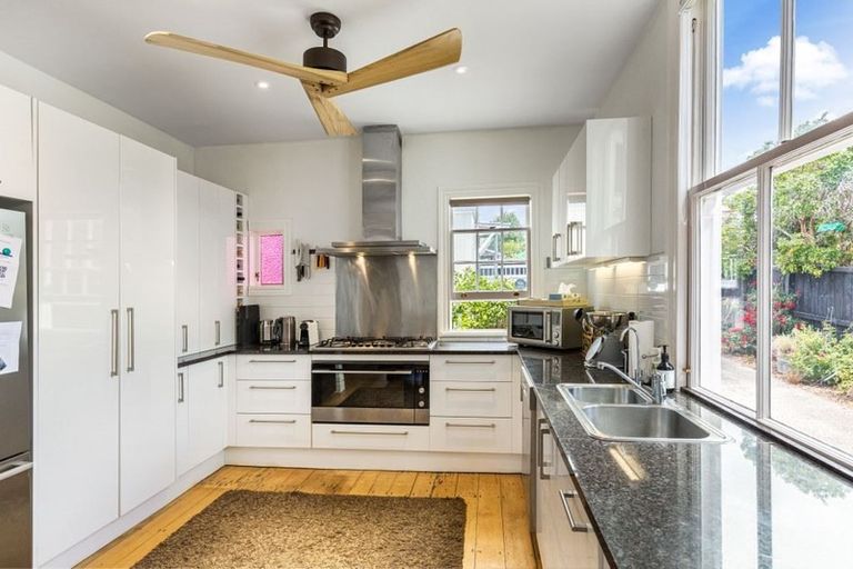 Photo of property in 2/10 Mozeley Avenue, Devonport, Auckland, 0624