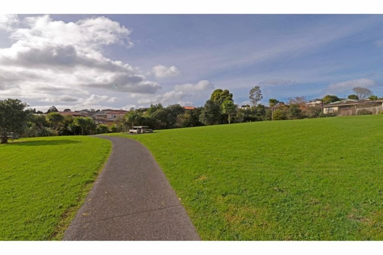 Photo of property in 53 Lavelle Road, Henderson, Auckland, 0612