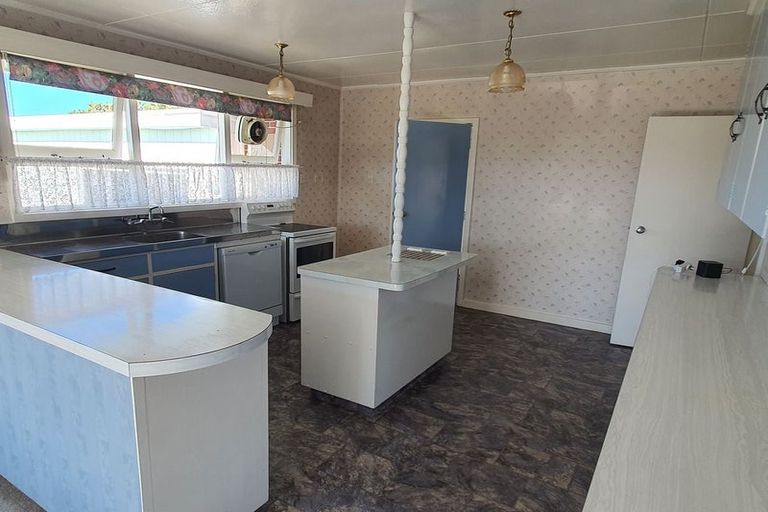 Photo of property in 1 Cashel Street, Waimate, 7924