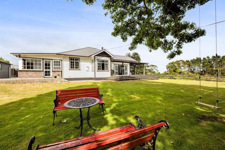 Photo of property in 206 Henwood Road, Paraite, New Plymouth, 4372