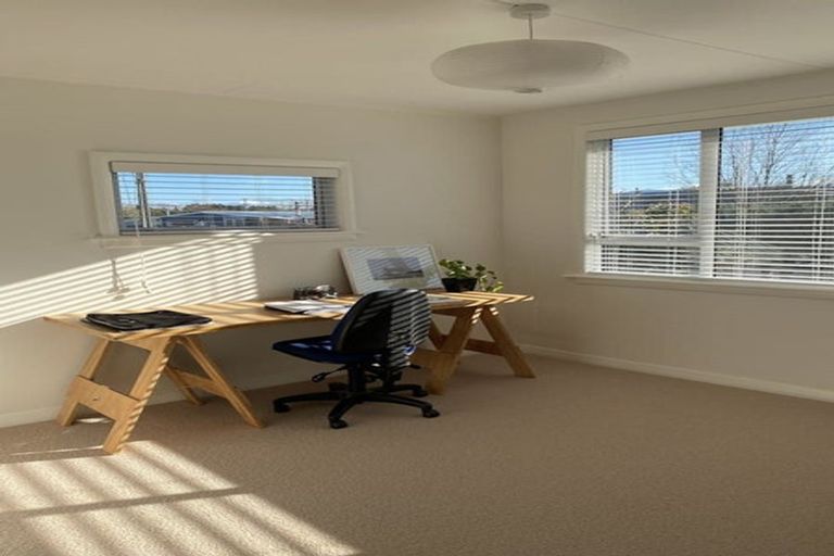 Photo of property in 8 Barrett Place, Carterton, 5713