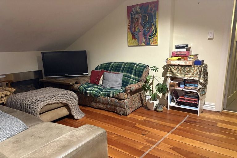 Photo of property in 80 Queens Drive, Lyall Bay, Wellington, 6022