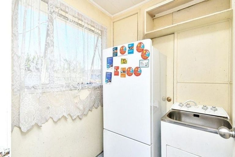 Photo of property in 8 Staverton Crescent, Mangere, Auckland, 2022