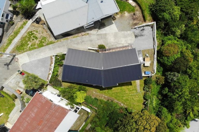 Photo of property in 9 Blandford Way, Newlands, Wellington, 6037