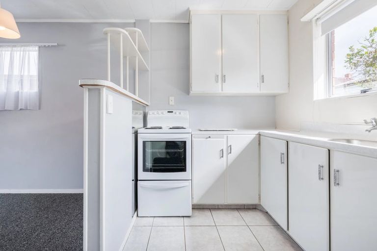 Photo of property in 2/16 Akehurst Avenue, New Lynn, Auckland, 0600