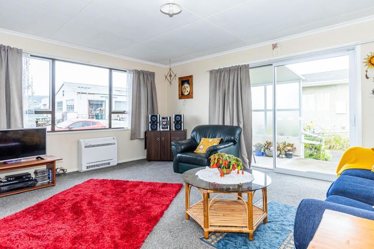 Photo of property in 5-5a Rugby Street, Waimate, 7924