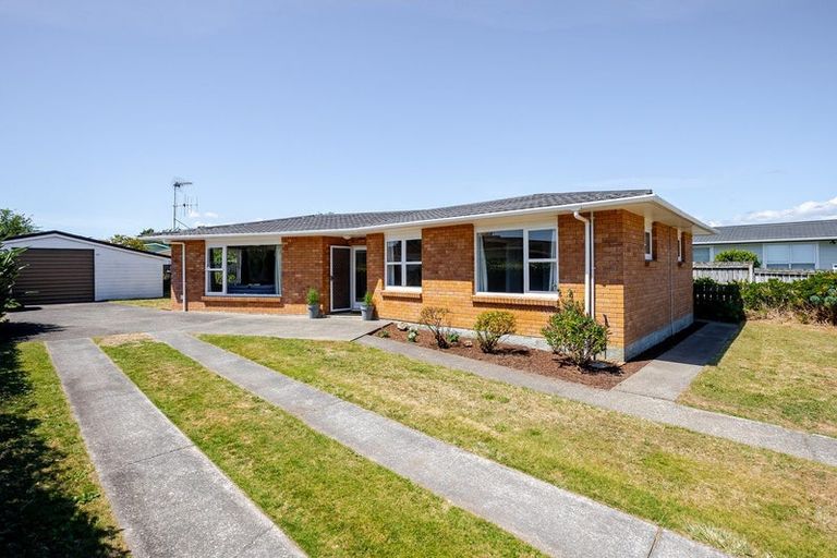 Photo of property in 41 Toru Road, Paraparaumu Beach, Paraparaumu, 5032